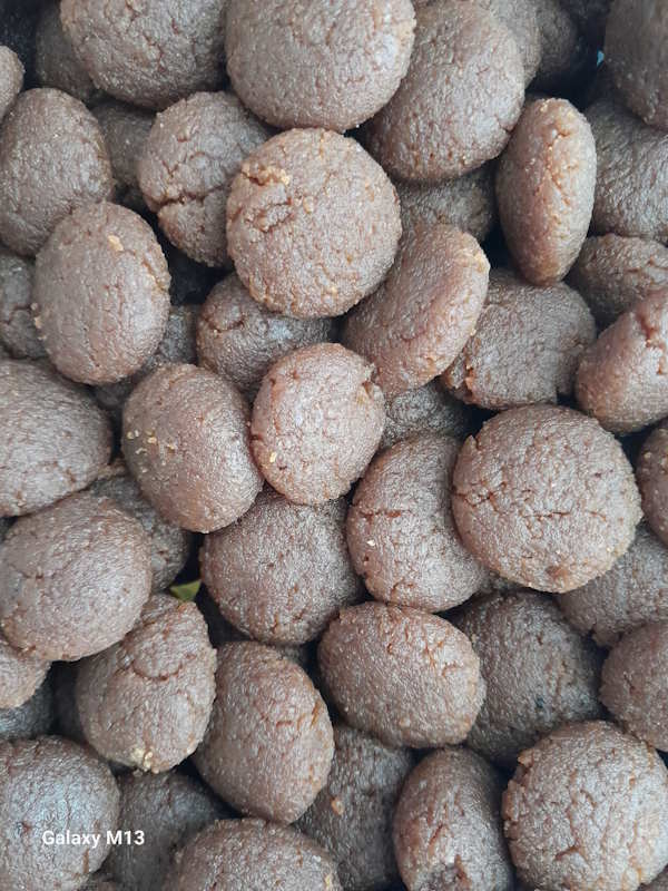ملایر سوغات: طعم اصیل حلوا گردویی و حلوا کنجدی